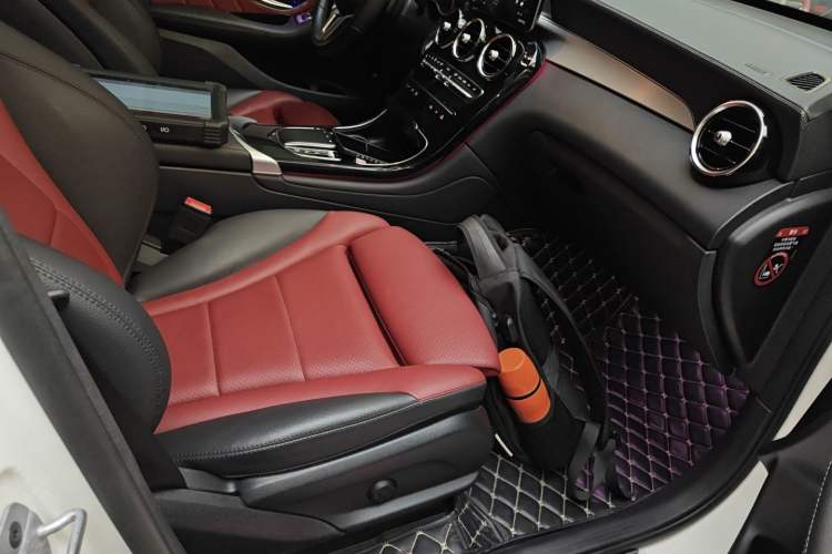 Used Mercedes-Benz GLC Coupe 2022 Refreshed GLC 260 4MATIC Coupe SUV Right Front Seat