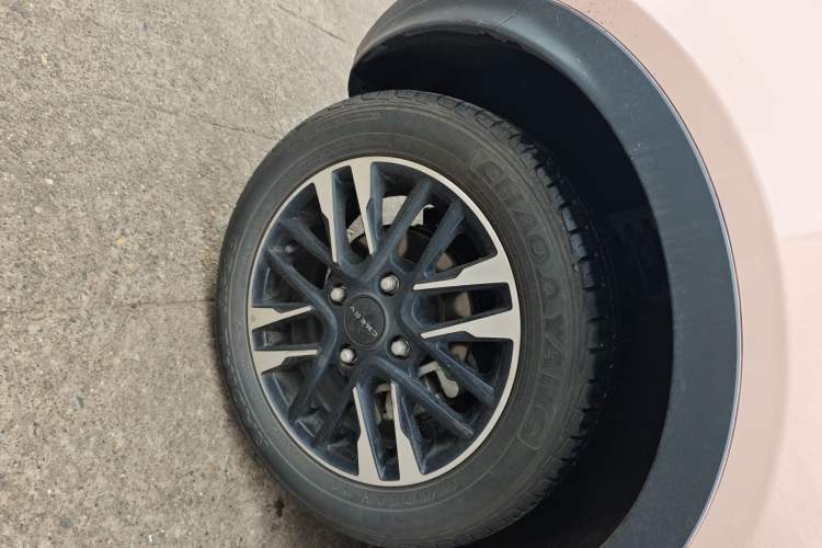 Used Chery QQ Little Ant 2022 Sweet Pink Edition Half-Sugar Version 3-Cell Lithium 30kW 301km Right Rear Wheel Hub