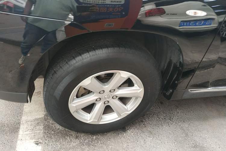 Used Toyota Highlander 2012 2.7L Two-Wheel Drive 7-Seater Elite Edition Exterior 4