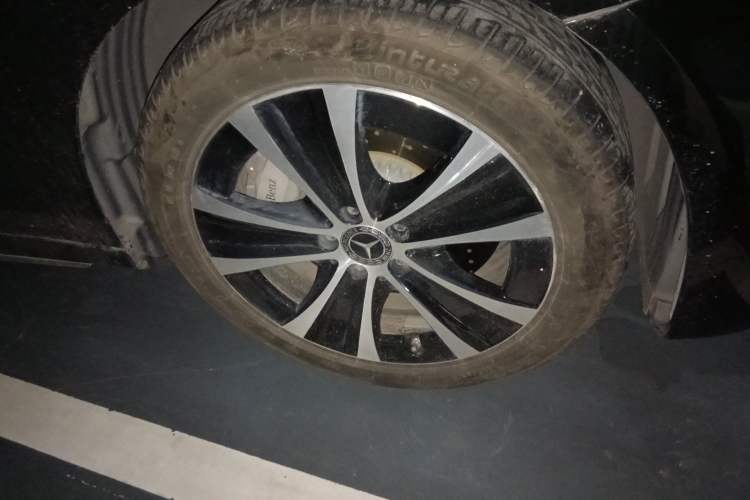 Used Mercedes-Benz E-Class New Energy 2022 E 350 e L Plug-in Hybrid Sports Sedan Right Front Wheel Hub