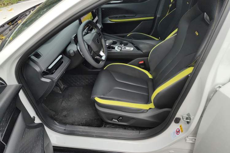 Used CHANGAN UNI-V 2022 2.0T Leading-Speed Edition
