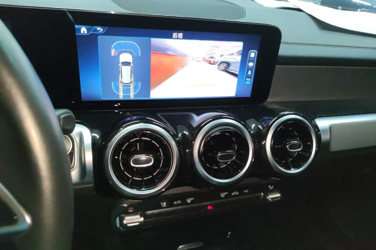 Used Mercedes-Benz GLB 2024 GLB 200 Dynamic Edition Audio And AC Panel