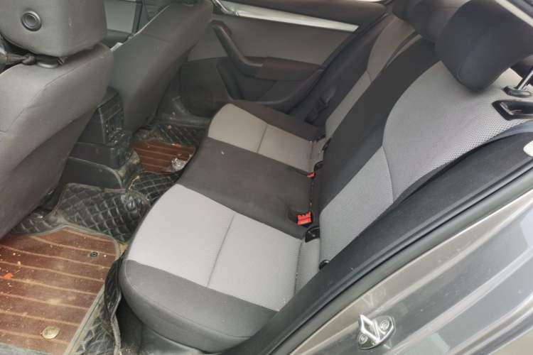 Used Skoda Octavia 2015 1.6L Manual Eado Edition