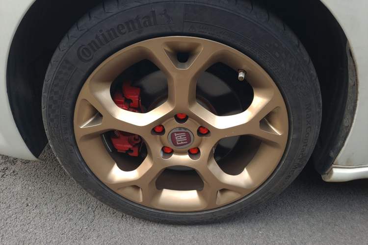 Used Fiat Ottimo 2014 1.4T Automatic Sport Edition Left Front Wheel Hub