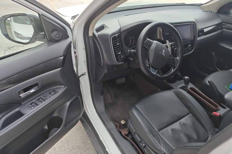 Used Mitsubishi Outlander 2016 2.4L 4x4 Elite Edition 5 Seats