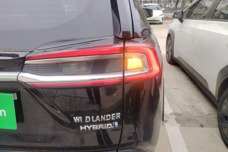 Used Toyota Wildlander 2022 Dual-Engine 2.5L E-CVT Two-Wheel Drive Luxury PLUS Edition
