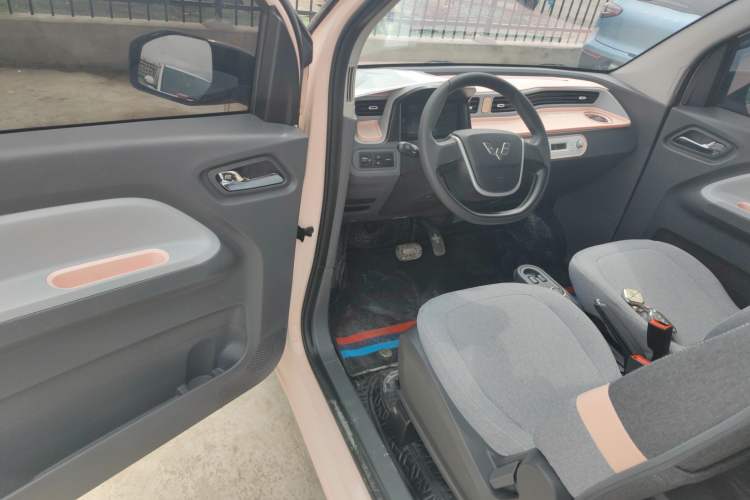 Used Wuling Hongguang MINIEV 2022 Macaron Premium Model – Lithium Ternary Battery Driver Seat