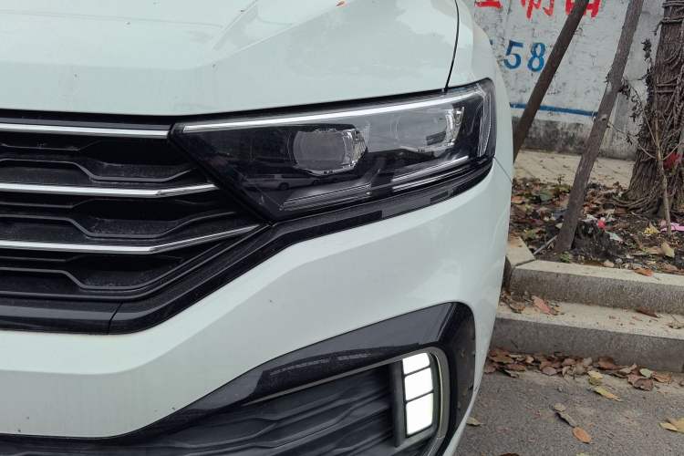 Used Volkswagen T-ROC 2020 280TSI DSG Two-Wheel Drive R-Line Pro
