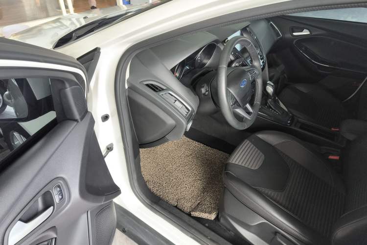 Used Ford Focus 2017 Sedan 1.6L Automatic Fashion Edition Smart Drive Version
