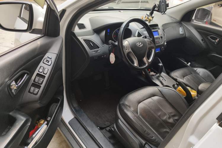 Used Hyundai ix35 2013 2.0L Automatic Two-Wheel Drive Smart GLS China IV Standard