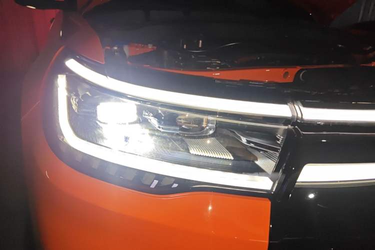 Used Ford Explorer 2024 2.3T EcoBoost Kunlun Peak Edition 7-Seater Right Front Headlight