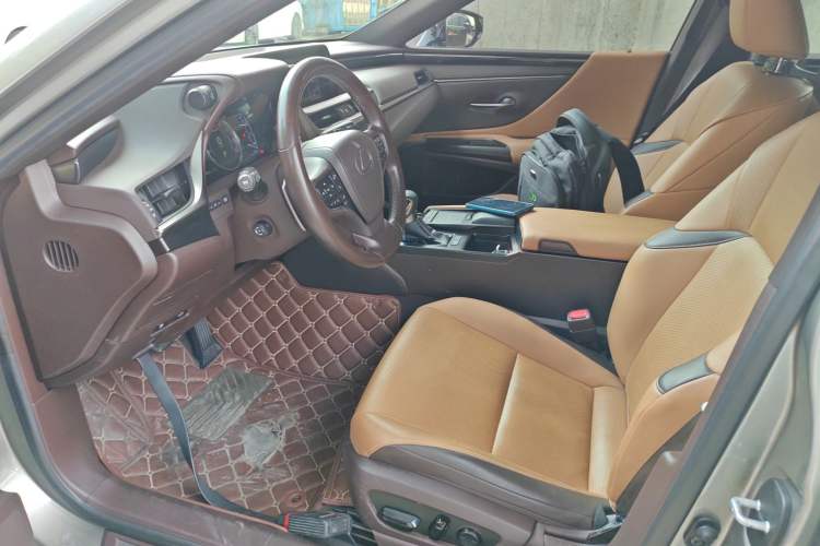 Used Lexus ES 2020 200 Excellence Edition
