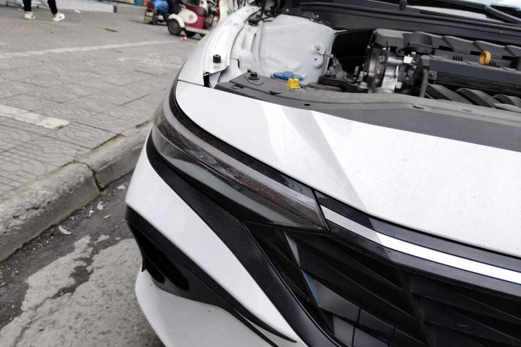 Used Hyundai Elantra 2023 1.5L CVT LUX Prestige Edition Right Front Headlight