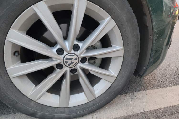 Used Volkswagen Beetle 2017 180TSI Emerald Classic Edition Right Front Wheel Hub