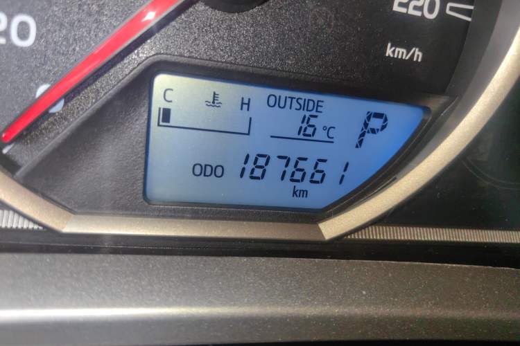 Used Toyota RAV4 2016 2.0L CVT Two-Wheel Drive Fashion Edition China V Standard Odometer Close Up