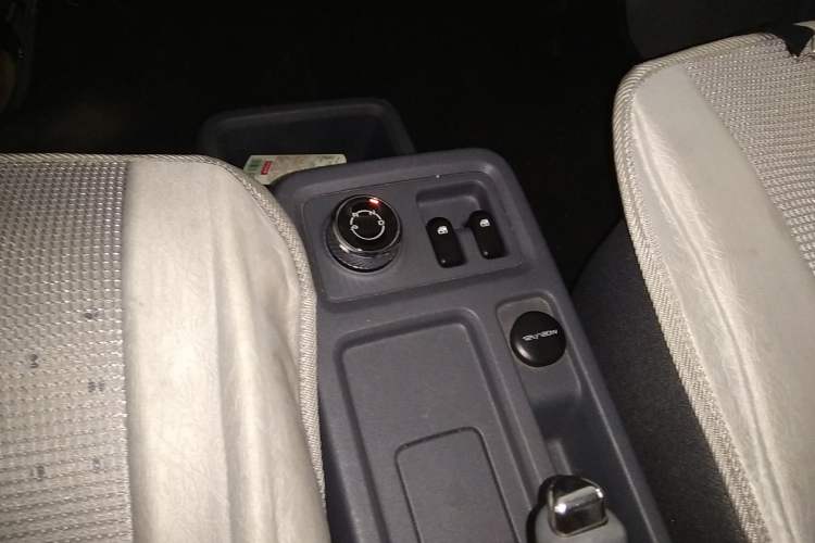 Used Wuling Yangguang 2024 300KM Comfort Version Passenger Van 75kW
