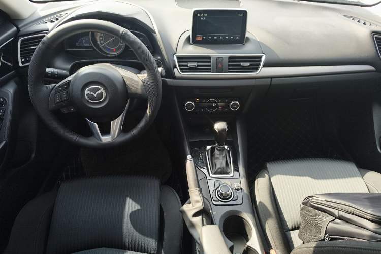 Used Mazda Mazda 3 Axela 2014 Sedan 1.5L Automatic Luxury Model