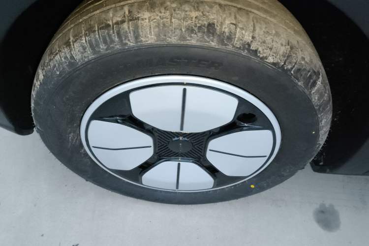 Used Geely Galaxy Geome 2026 Model 310km Youth Edition Left Front Wheel Hub