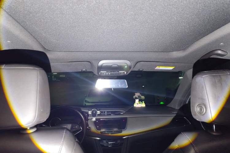 Used Cadillac XT5 2021 28T Luxury Model Headliner