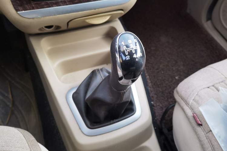 Used BAIC Weiwang M20 2014 1.5L Basic Version DAM15DL Gear Lever