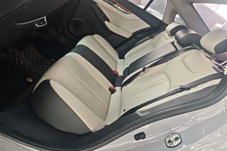 Used Dongfeng Aeolus Yixuan MAX 2023 1.5T Super Cool Trendy Dad Edition Left Rear Seat