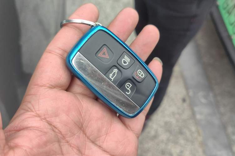 Used Land Rover Discovery Sport 2018 240 PS PURE Edition
