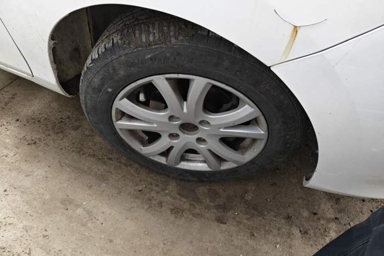 Used Haima M3 2014 1.5L Manual Standard Edition Right Front Wheel Hub