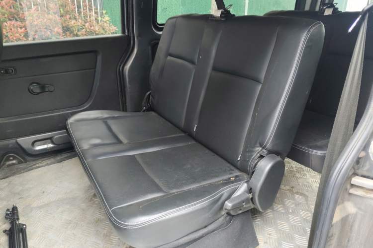Used Jinbei Gold Hiace 2021 1.5L Passenger Van Travel Lion 6-Seater Left Rear Seat