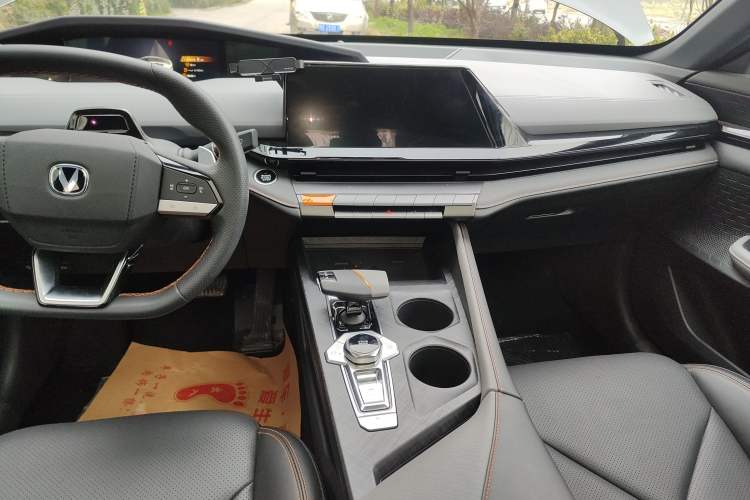 Used Changan UNI-V 2022 1.5T Prestige Version
