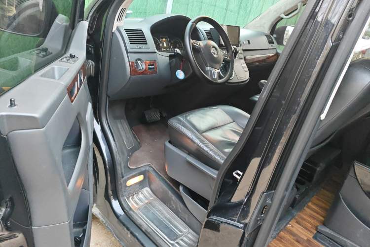 Used Volkswagen Multivan 2012 2.0 TSI Two-Wheel-Drive Luxury Edition