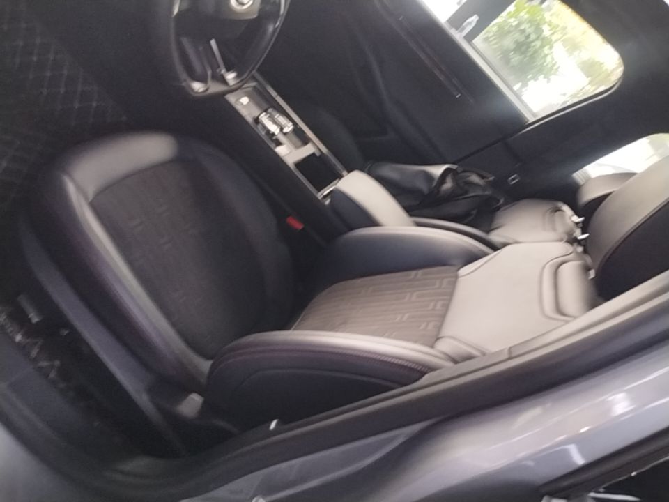 Vordere Reihe im Auto