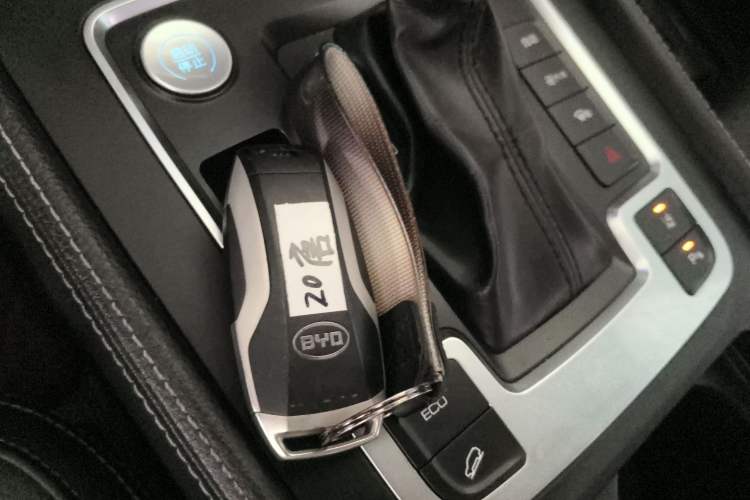 Used BYD Tang 2019 2.0T Automatic SmartConnect Luxury 7-Seater China VI Standard Vehicle Key