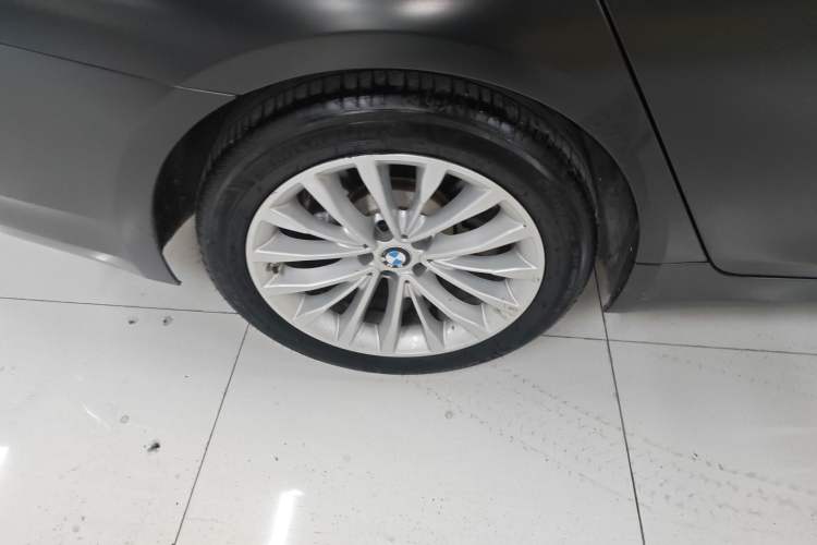 Used BMW 5 Series 2021 525Li Luxury Package Right Rear Wheel Hub