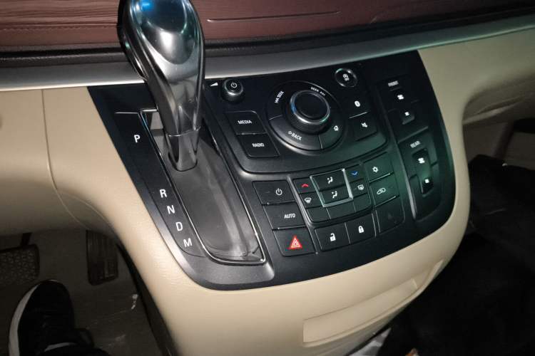 Used Buick GL8 2018 28T Luxury Model China VI Standard
