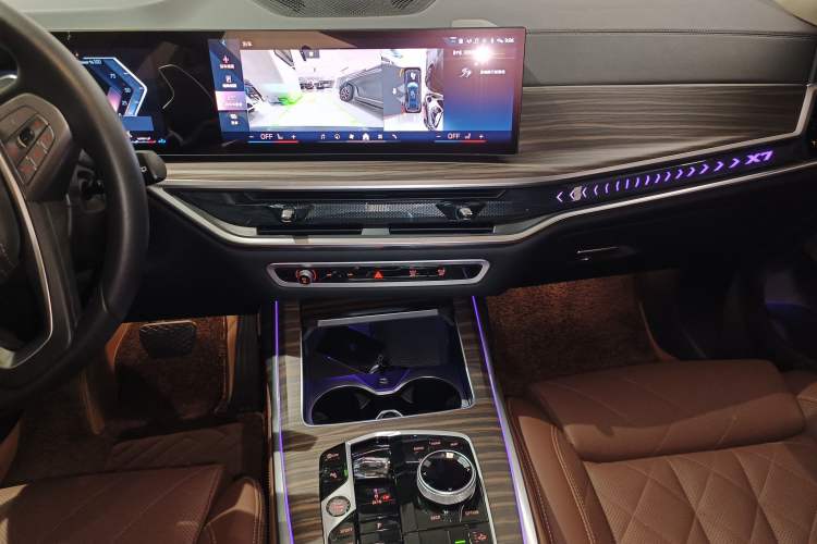 Used BMW X7 2024 xDrive40i Luxury Package – Leading Model