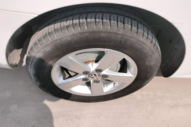 Used Volkswagen Santana 2015 1.6L Manual Fashion Edition Right Rear Wheel Hub