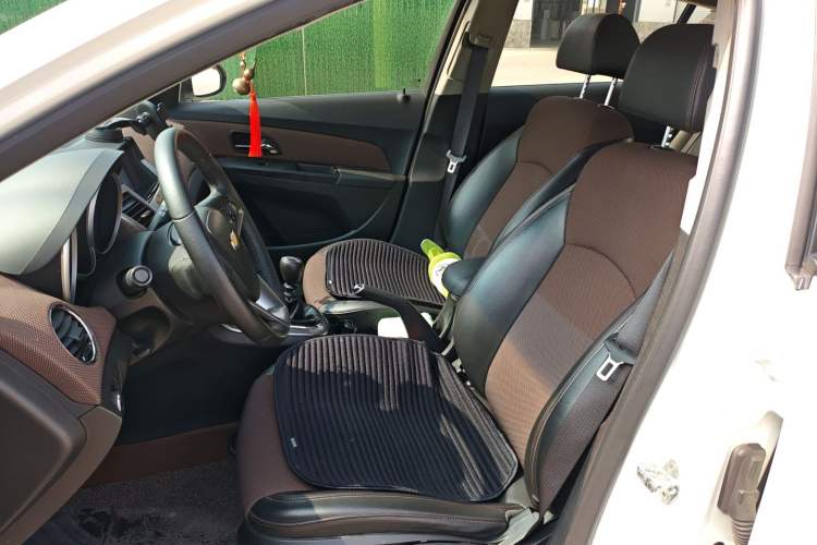 Used Chevrolet Cruze 2013 Hatchback 1.6L Manual Luxury Model Left Front Seat