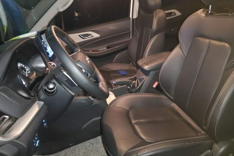 Used JMC Yuhu 7 2022 2.0T Automatic Diesel Two-Wheel Drive Comfort Version Standard Wheelbase