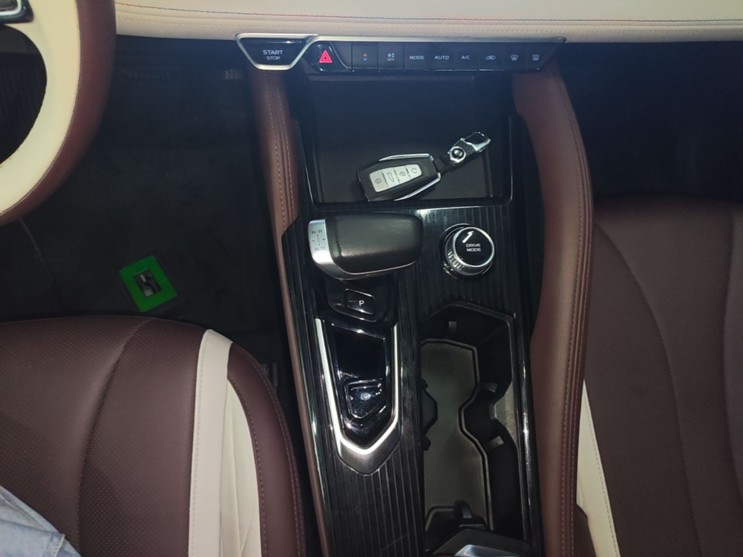 Geely Auto Monjaro L 2021 2.0TD DCT EVO Two-Wheel Drive Prestige Version — снимка 16