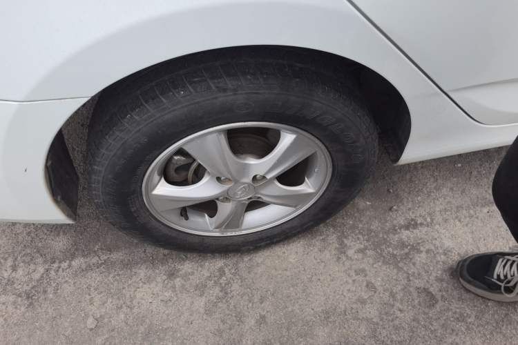 Used Hyundai Verna (older generation) 2014 1.4L Manual Smart GLS Trim Exterior 5