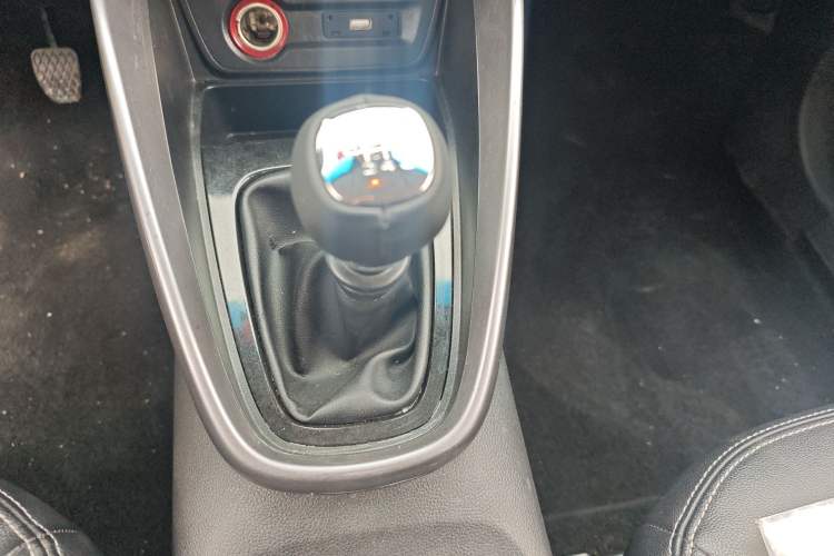 Used Baojun 510 2017 1.5L Manual Fashion Model Gear Lever
