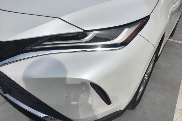 Used Toyota Harrier 2022 2.0L CVT Two-Wheel Drive Deluxe Edition
