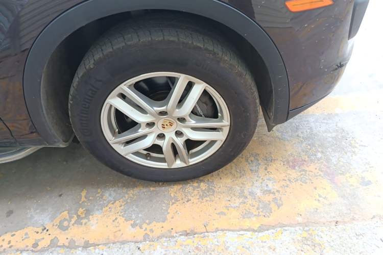 Used Porsche Cayenne 2016 3.6 V6 U.S. specification Right Front Wheel Hub