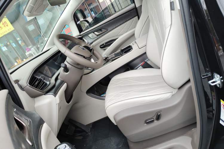 Used Denza D9 2022 DM-i 945 Luxury Model
