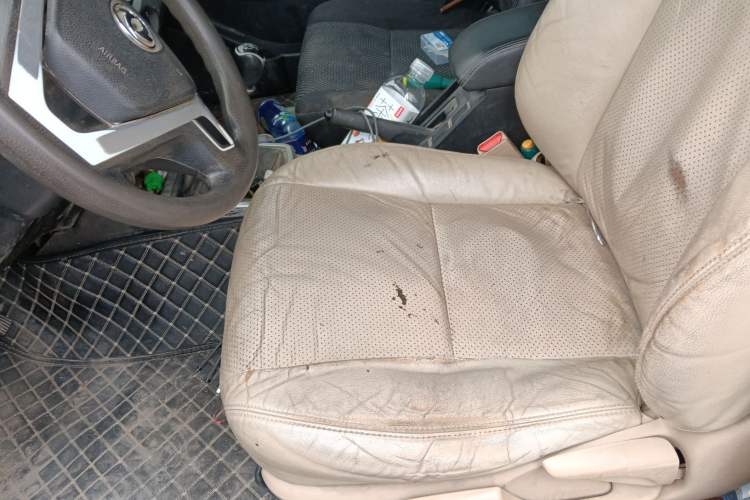 Used Dongfeng Ruichi 2018 2.5T Diesel Two-Wheel Drive Standard Version with Long Cargo Bed – ZD25T5