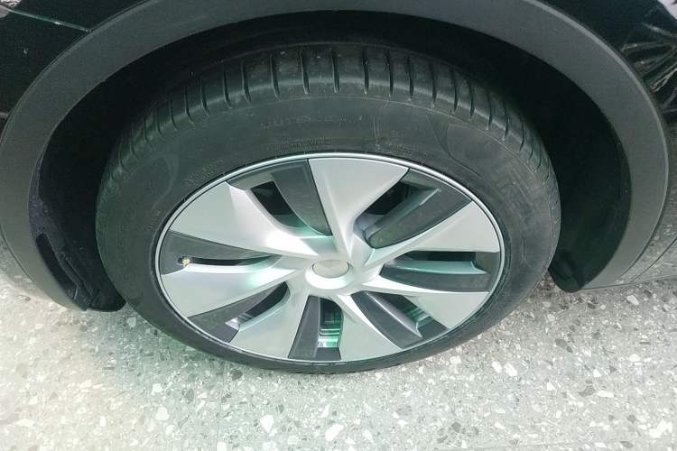 Used Tesla Model Y 2022 Revised Version Rear-Wheel Drive Left Front Wheel Hub