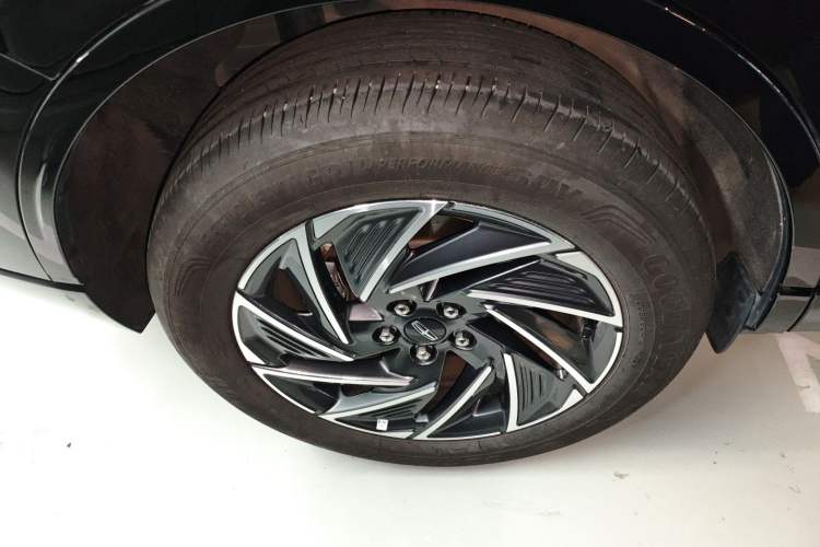 Used Lincoln Corsair 2024 1.5T Two-Wheel Drive Deluxe Hybrid Version Right Rear Wheel Hub