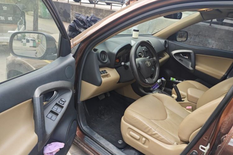 Used Toyota RAV4 2011 2.0L Automatic Luxury Edition Driver Seat