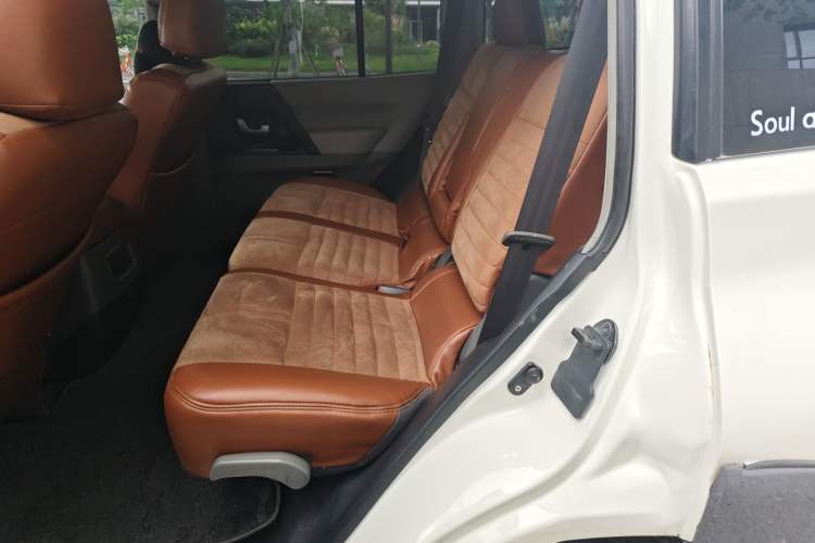 Used Mitsubishi Pajero 2011 V73 3.0L AT GLX
