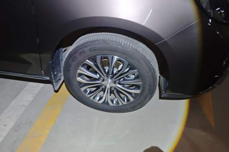 Used Buick GL8 2023 Facelifted Land Cruiser Executive Luxury Version